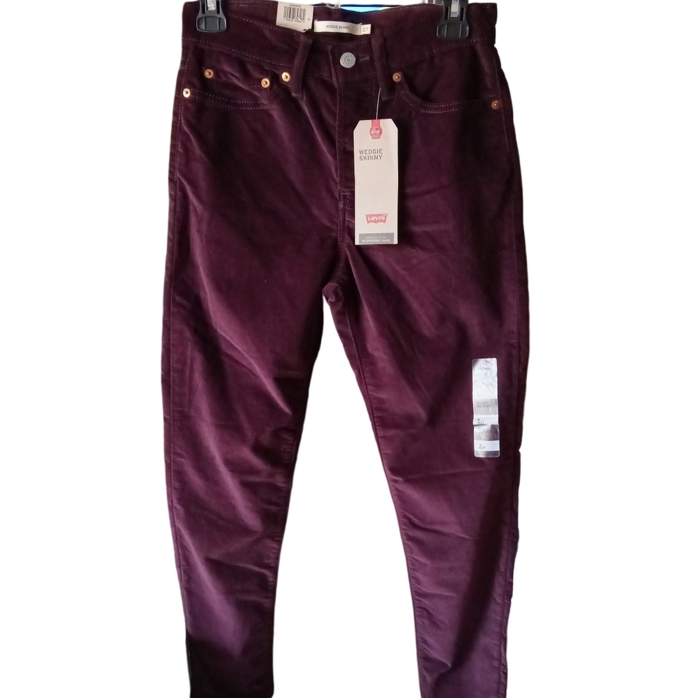 Levis, Burgundy Wedgie Skinny Size 4  (waist 27) Pants.